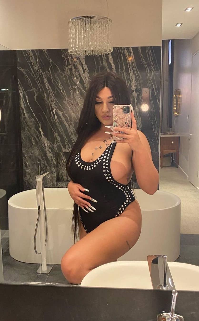 masseuse amira
